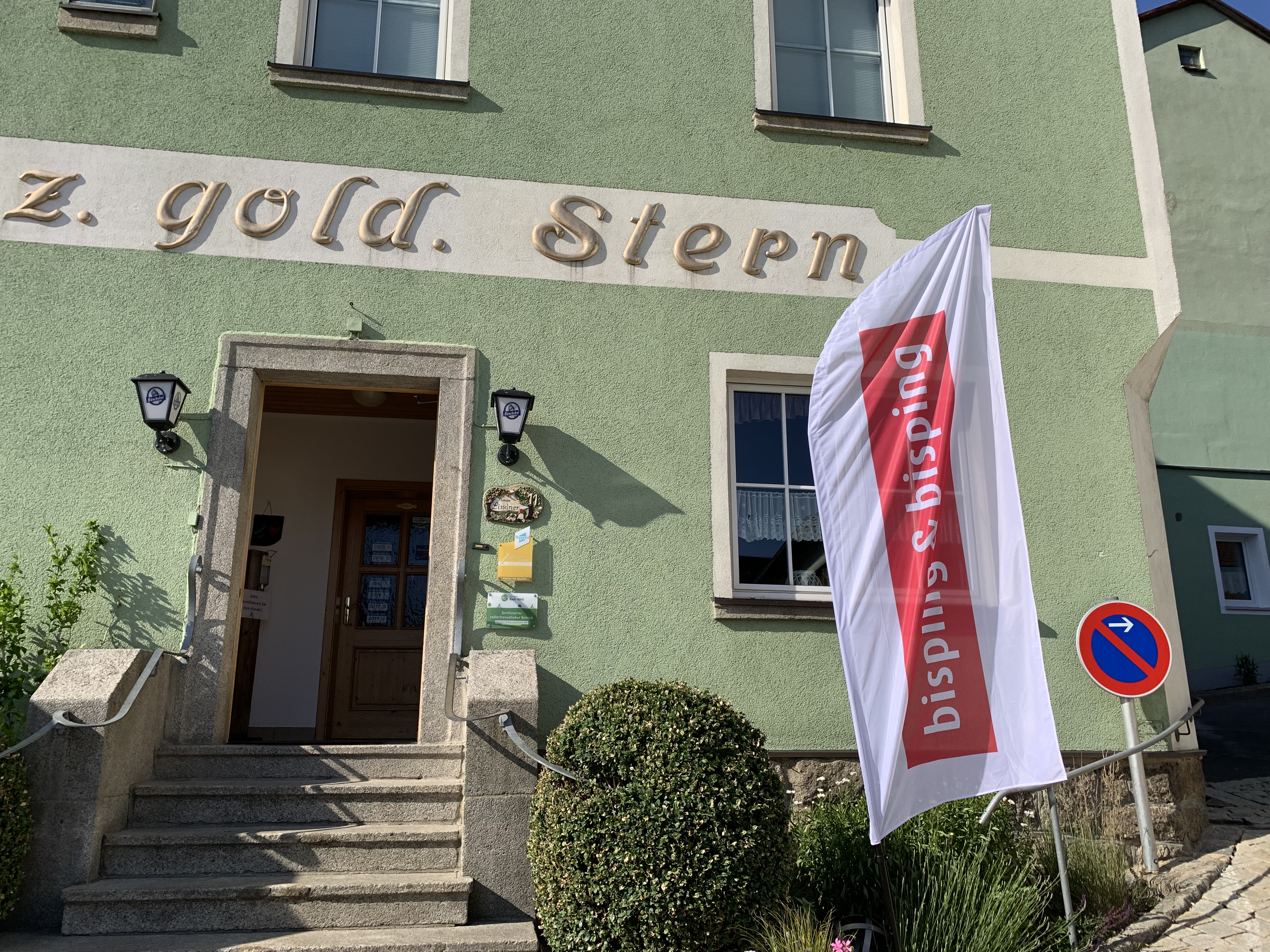 Vertreter von Bisping & Bisping präsentieren den Bürgerinnen und Bürgern von Falkenberg die verfügbaren Tarifangebote für Internet, Telefonie und IPTV im Rahmen des Glasfaserausbaus