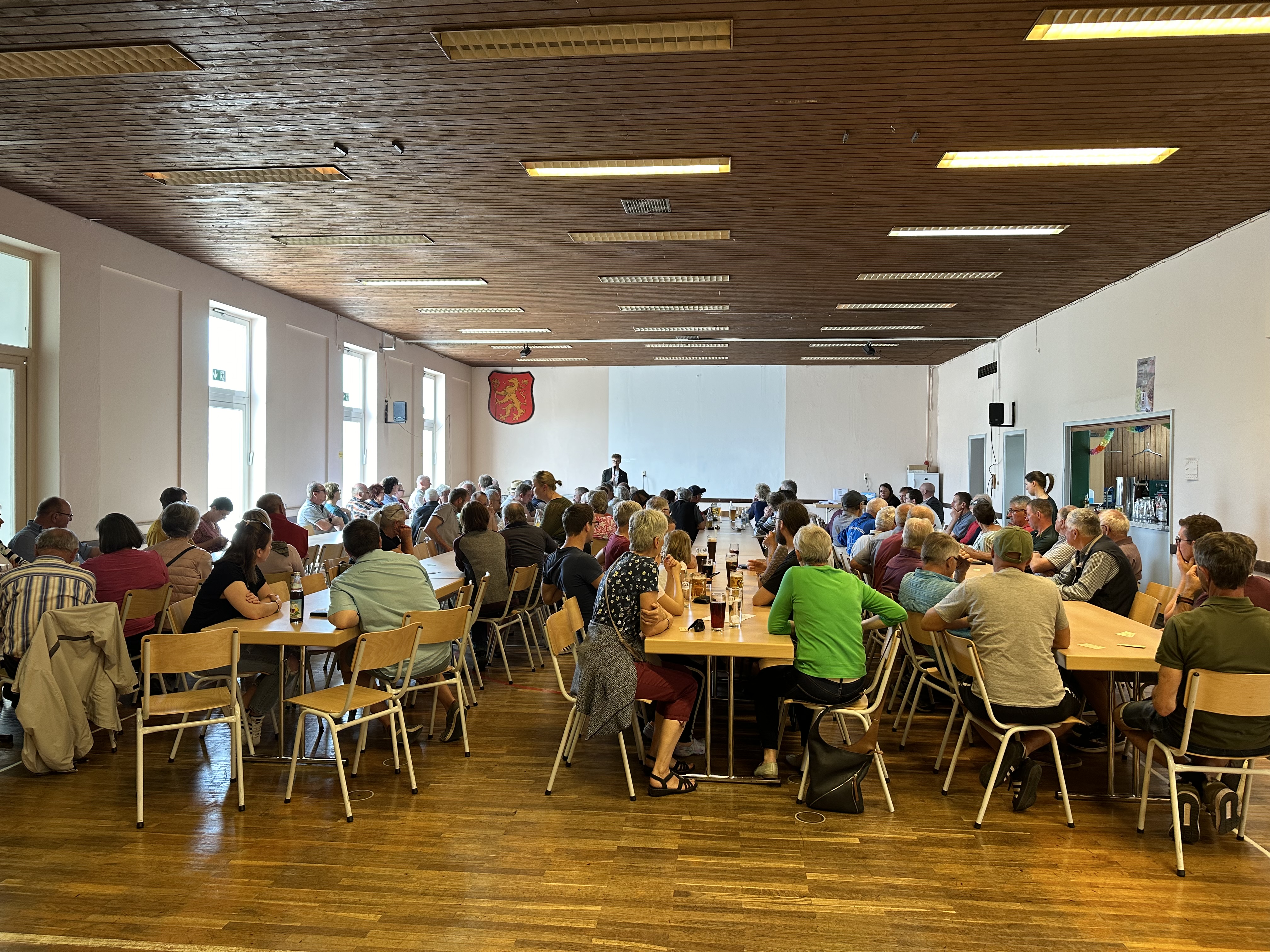Nach dem Spatenstich ging es für alle in die Stadthalle zur Vorstellung des Projektes und der beteiligten Unternehmen. 