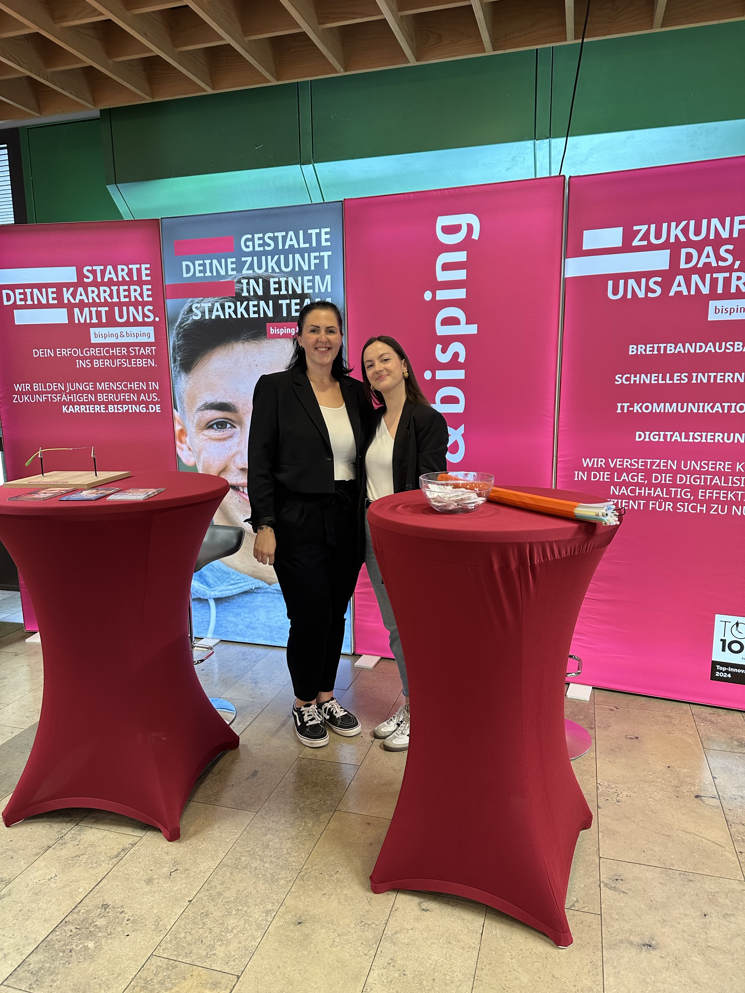 Mitarbeiterinnen von Bisping & Bisping auf dem Ausstellungsstand